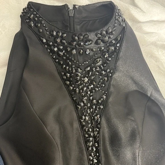 Adrianna Papell Beaded Halter Black Gown 8